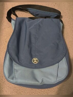 Crumpler The Luncheon Laptop Bag Messenger Crossbody Padded Strap Blue Two Tone